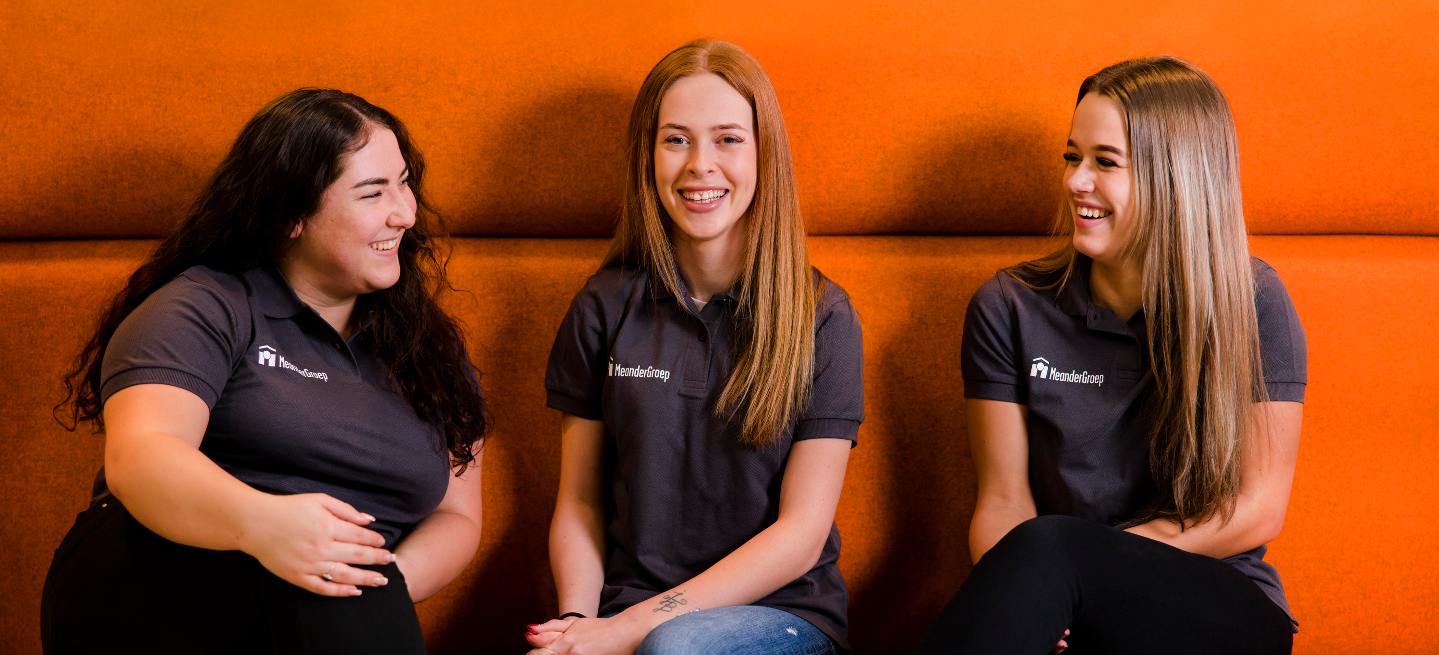 Ze zijn niet alleen goed bevriend, maar volgen alle drie dezelfde opleiding tot pedicure aan het Vista College in Sittard. 